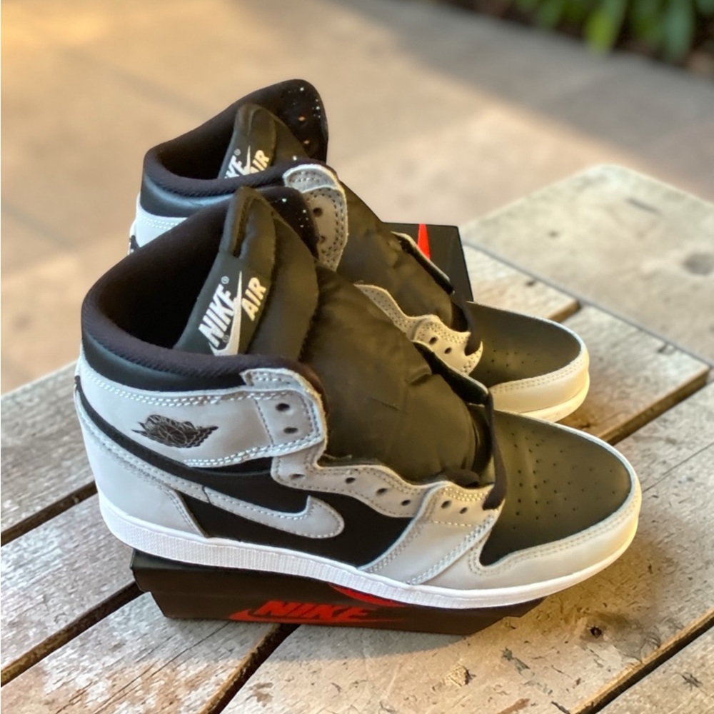 New Jordan 1 Retro High OG “ Shadow 2.0“ Size 7 Y / 8.5 Women